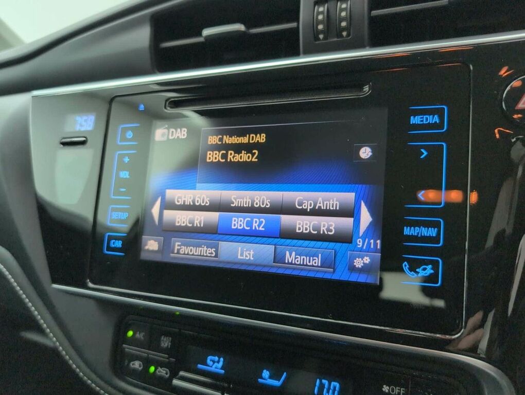 Toyota Auris Icon Tech Black #14