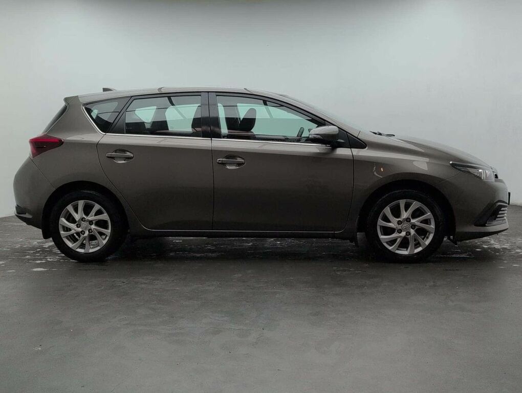 Toyota Auris Icon Tech Black #9