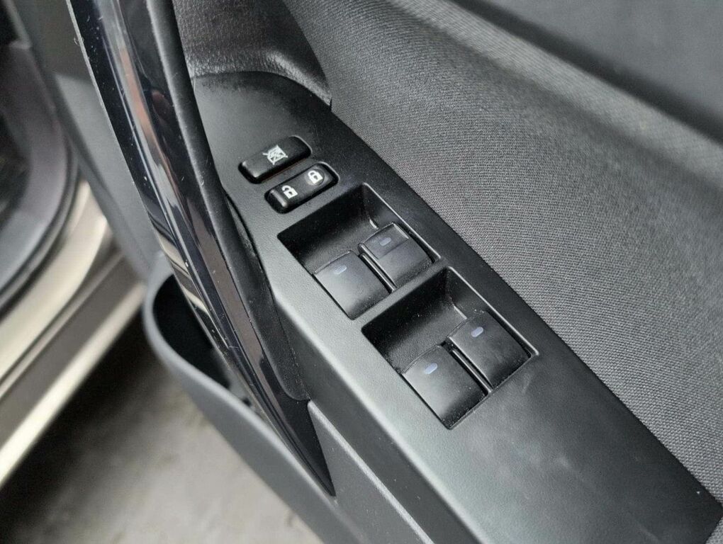 Toyota Auris Icon Tech Black #22