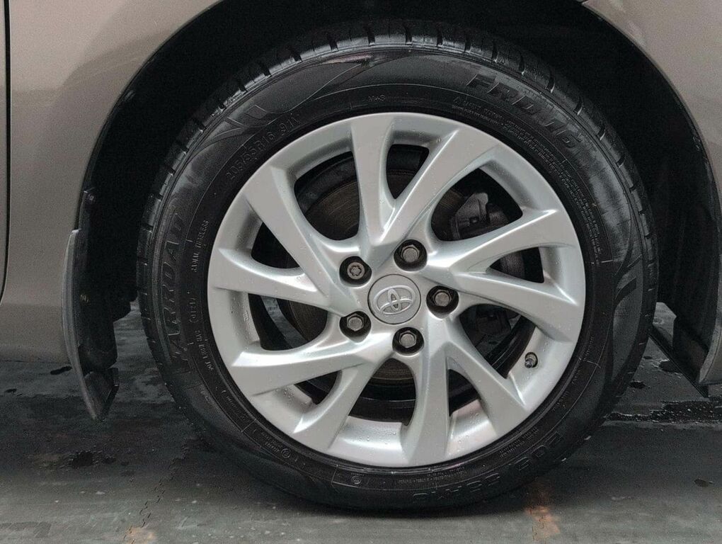 Toyota Auris Icon Tech Black #10