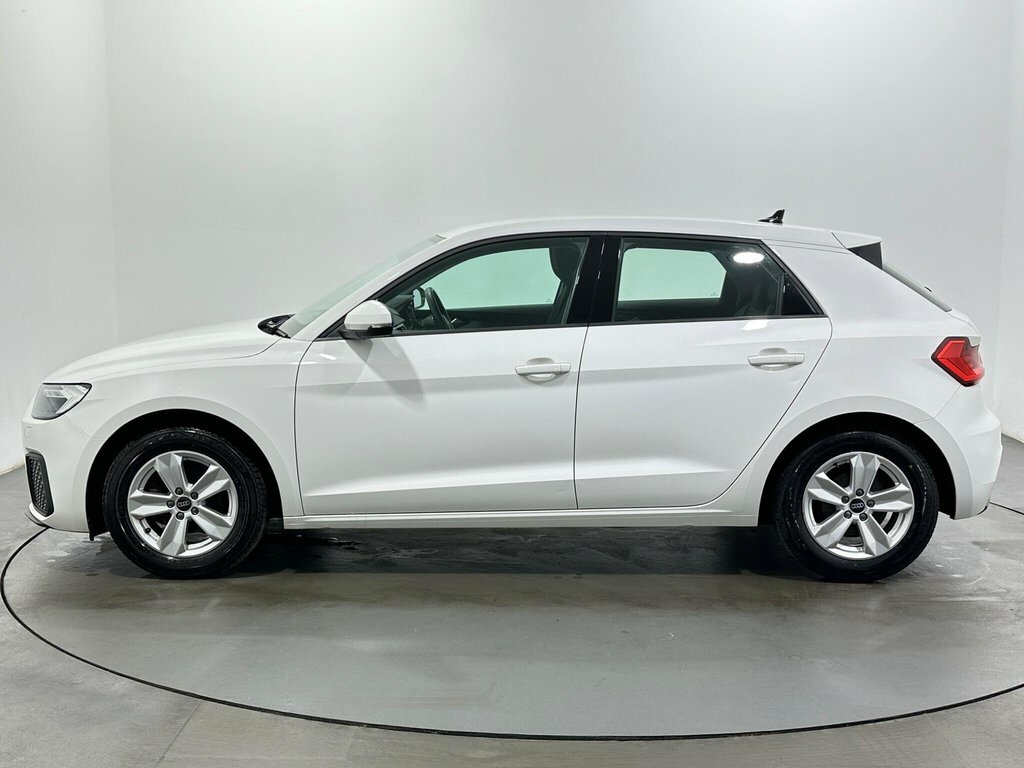 Audi A1 1L Technik LL23KVE White #4