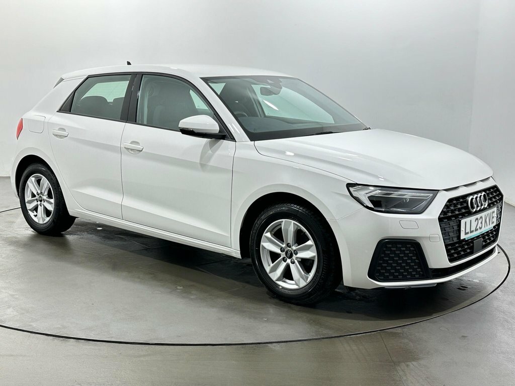 Audi A1 1L Technik LL23KVE White