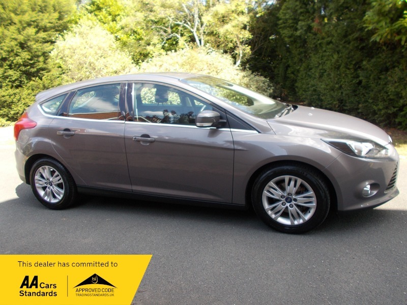 Ford Focus 1.6 Titanium Navigator Hatchback WU14JNF Brown