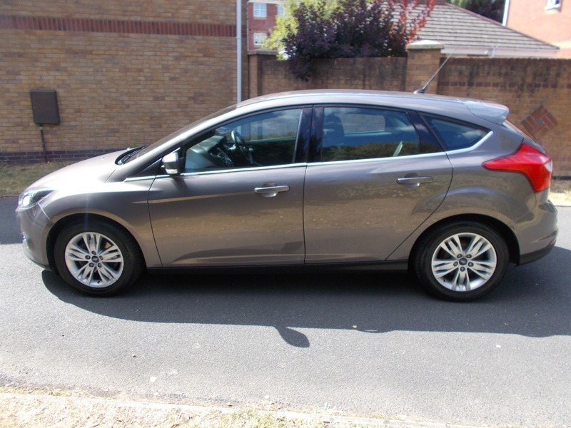 Ford Focus 1.6 Titanium Navigator Hatchback WU14JNF Brown #4