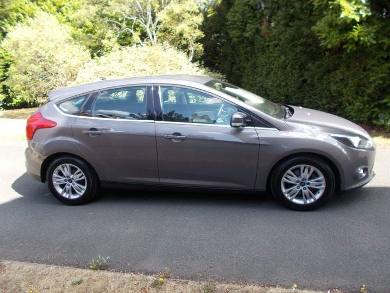 Ford Focus 1.6 Titanium Navigator Hatchback WU14JNF Brown #2