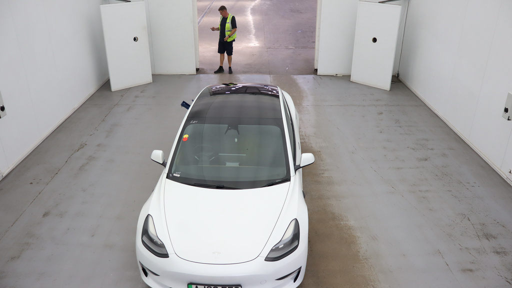 Tesla Model 3 Dual Motor Long Range Saloon 4 AJ22FFO White