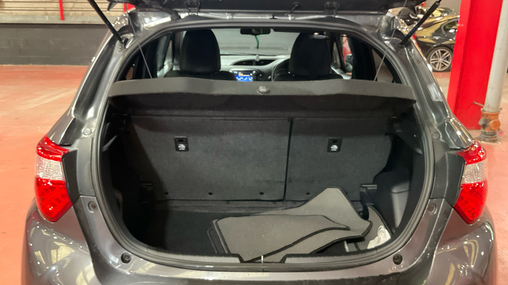 Toyota Yaris 1.5 Vvt-h Excel Hatchback Hybrid E-cvt Grey