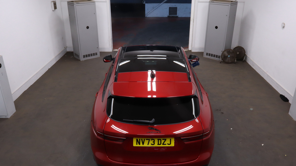 Jaguar F-Pace 2.0 D200 Mhev R-dynamic Hse Black Suv A Red