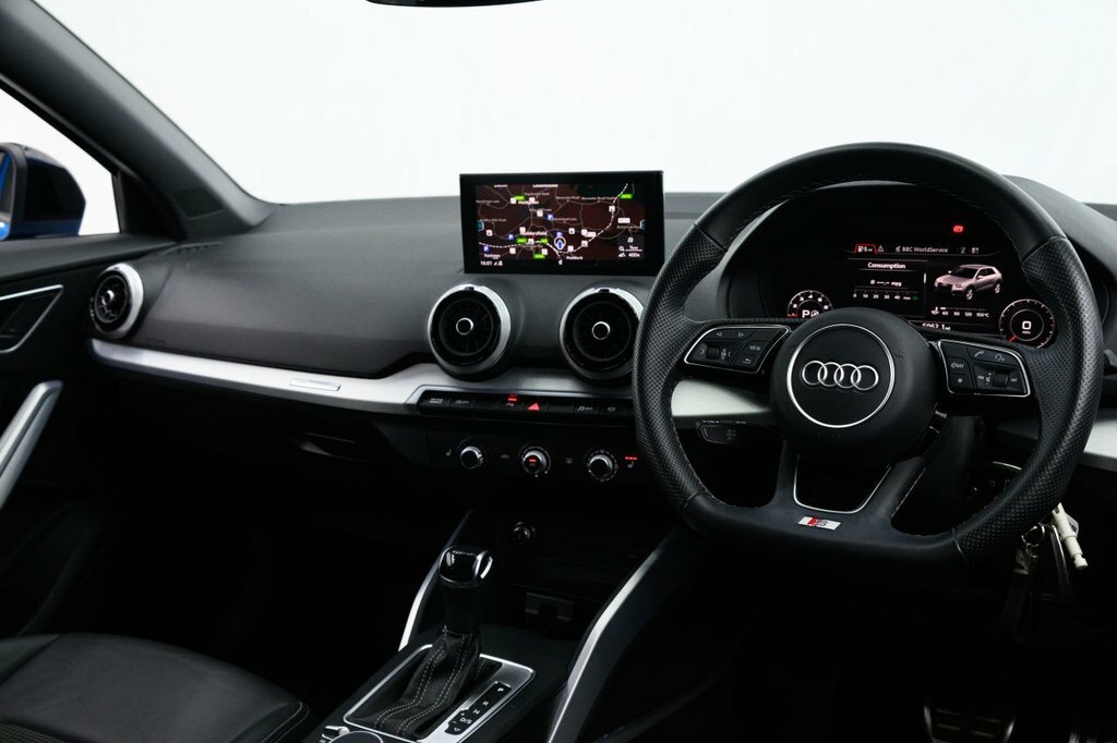 Audi Q2 1.5L Black Edition Blue #3