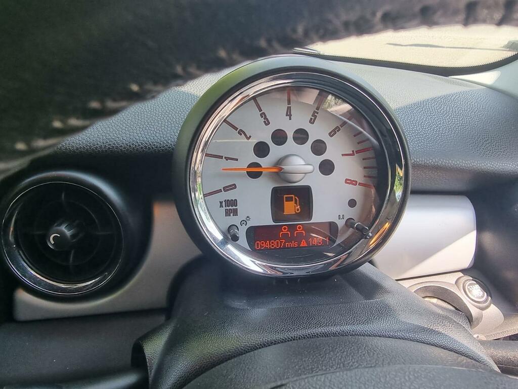 Mini Hatch 1.6L Cooper D Black #26