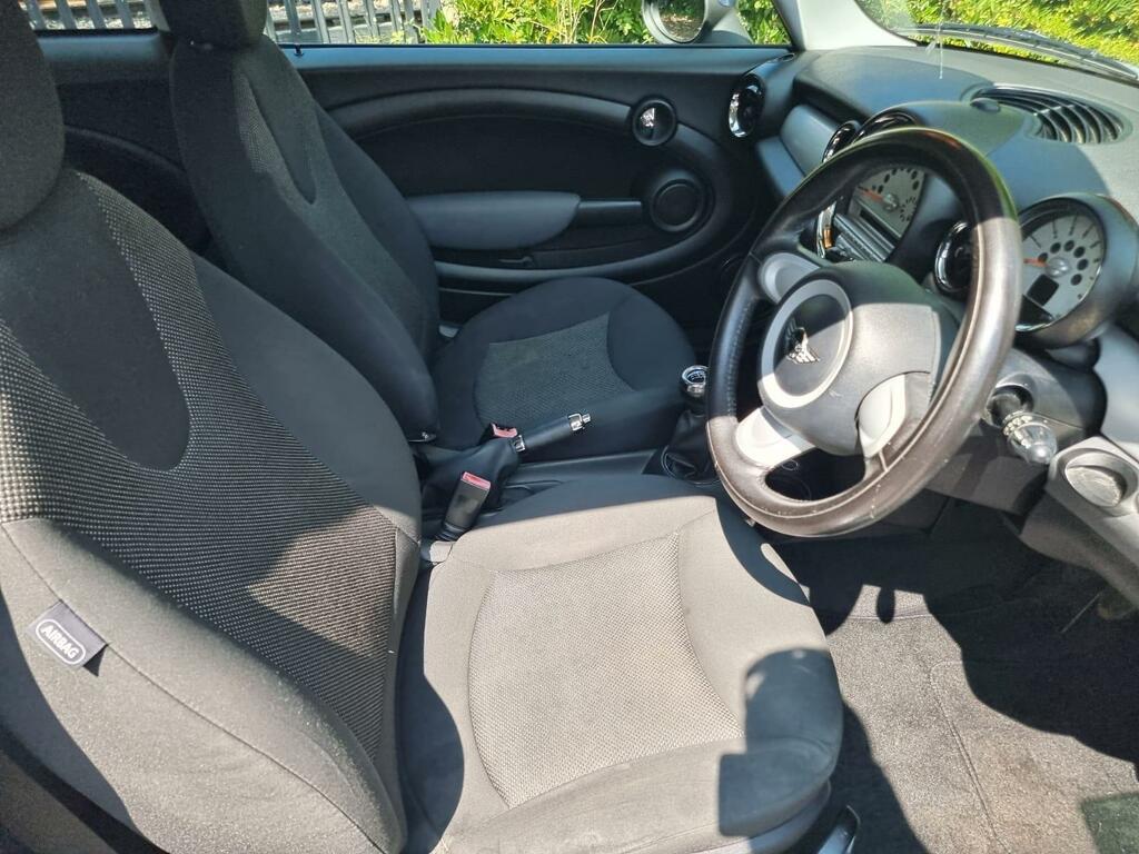Mini Hatch 1.6L Cooper D Black #18