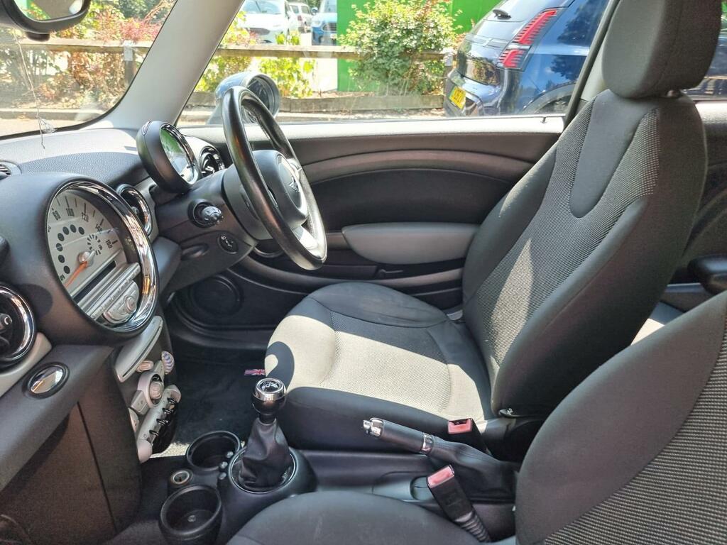 Mini Hatch 1.6L Cooper D Black #17