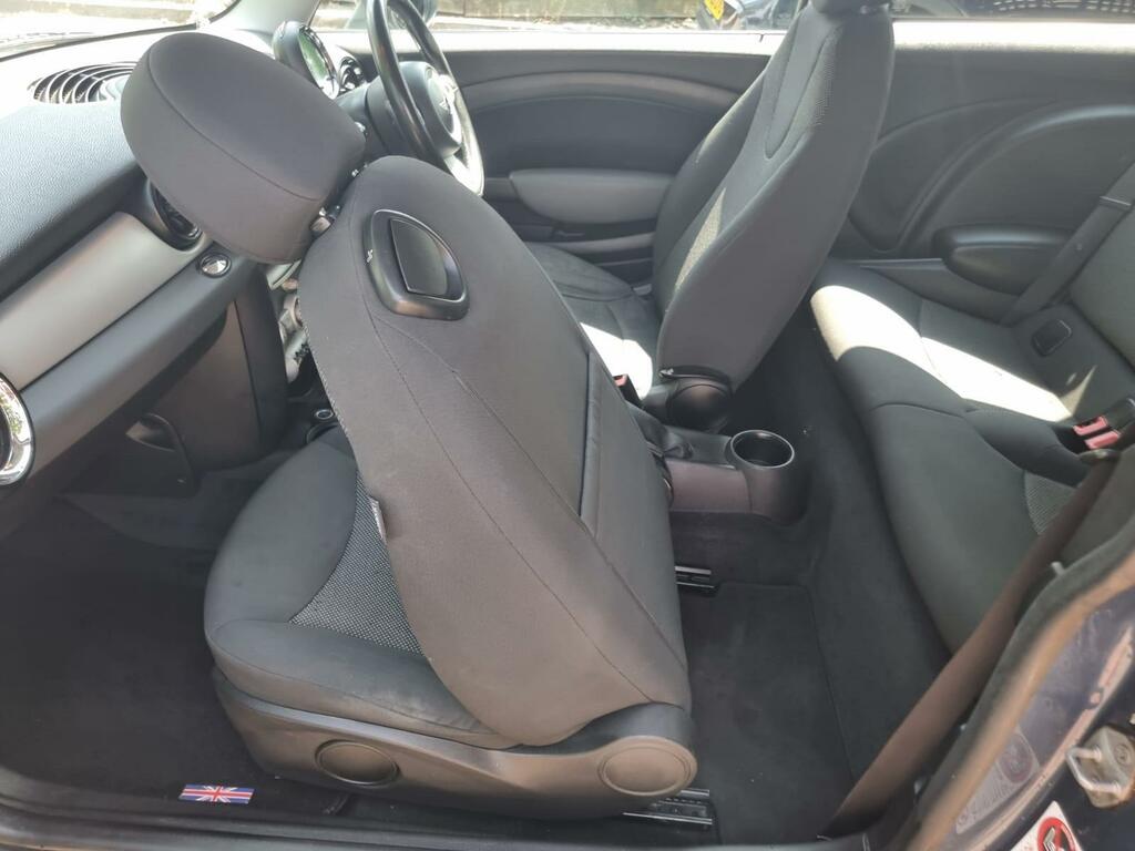 Mini Hatch 1.6L Cooper D Black #32