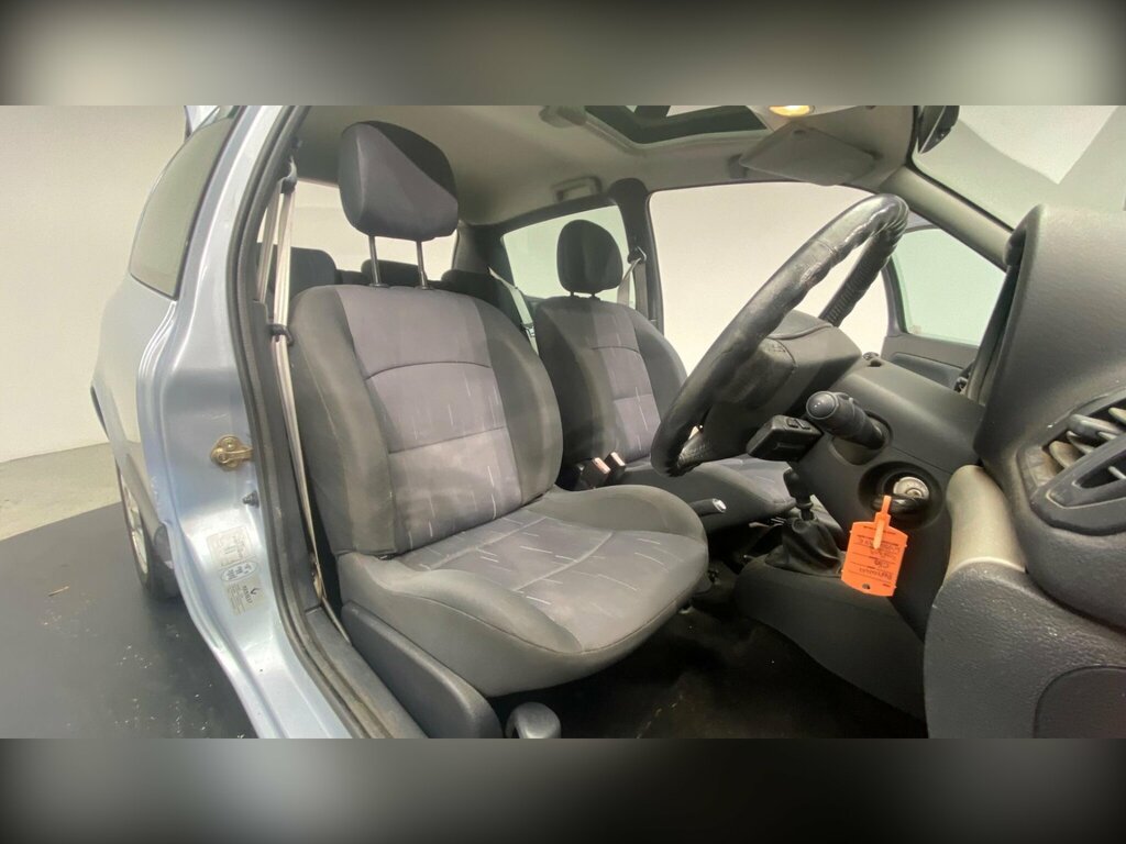 Renault Clio Expression 16V Silver #44