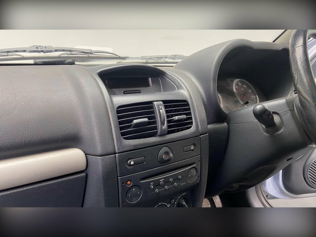 Renault Clio Expression 16V Silver #38