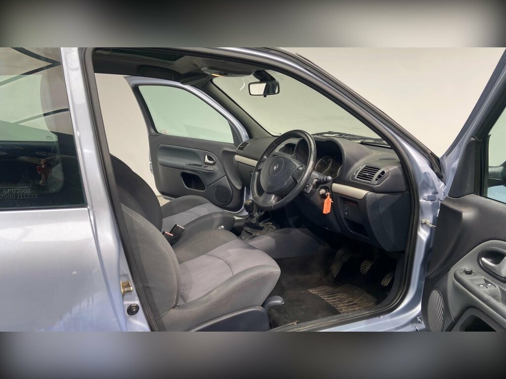 Renault Clio Expression 16V Silver #31
