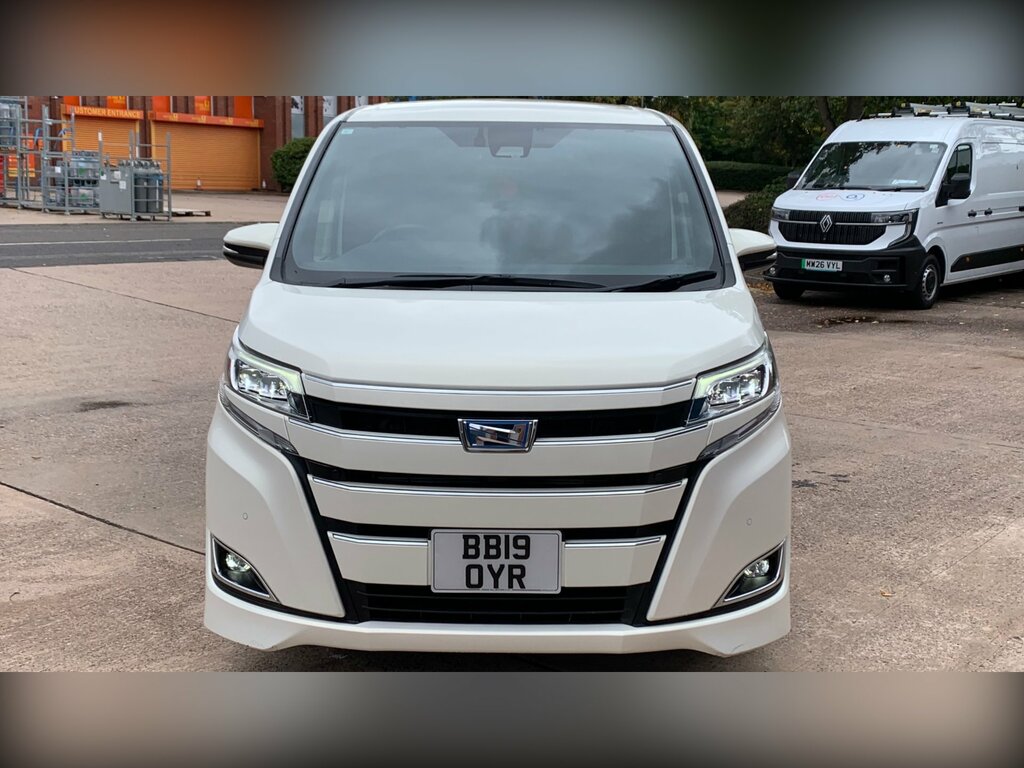 Toyota Noah Voxy 1.8 Hybrid 7 Seats Mpv Ulez White #2