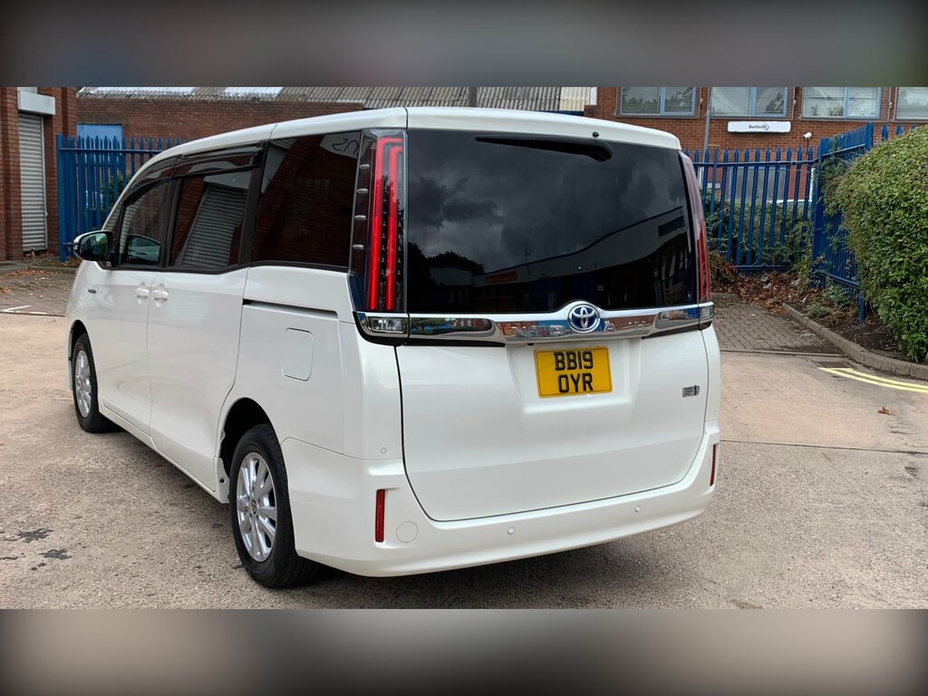 Toyota Noah Voxy 1.8 Hybrid 7 Seats Mpv Ulez White #5