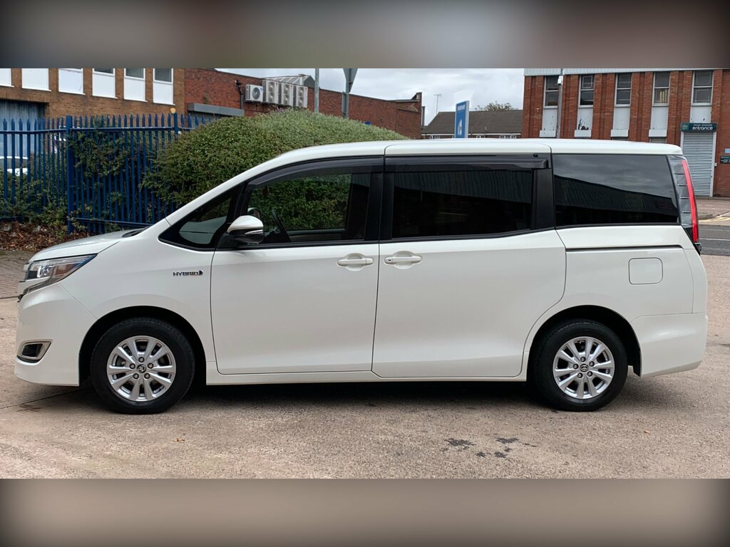 Toyota Noah Voxy 1.8 Hybrid 7 Seats Mpv Ulez White #4