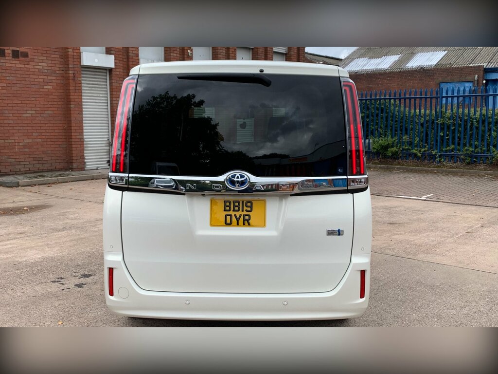 Toyota Noah Voxy 1.8 Hybrid 7 Seats Mpv Ulez White #6
