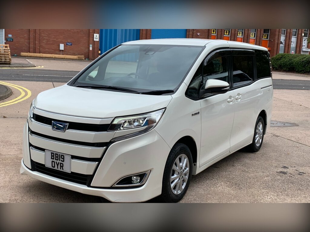 Toyota Noah Voxy 1.8 Hybrid 7 Seats Mpv Ulez White #3