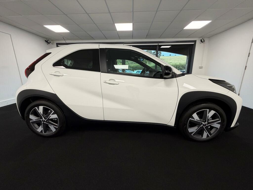 Toyota Aygo X Hybrid 1.5H Icon Hatchback Hy White #6