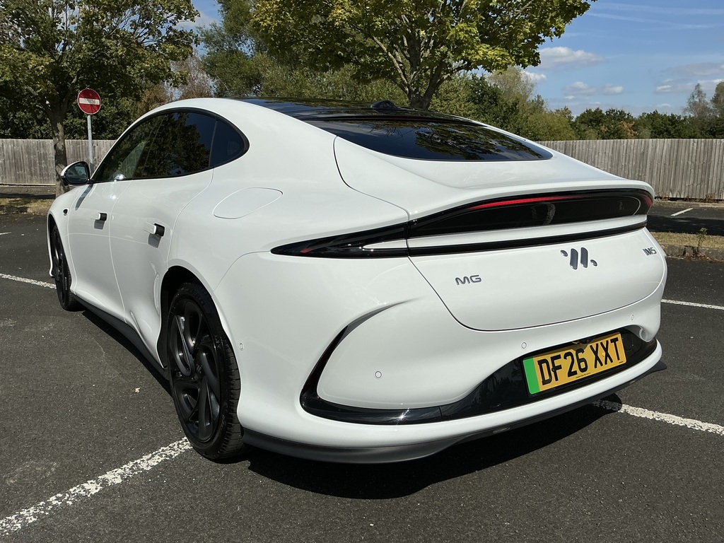 MG IM5 553Kw Performance 100Kwh DF26XXT White #4