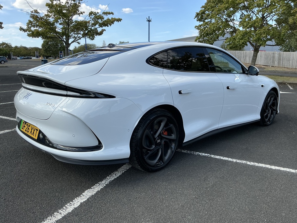 MG IM5 553Kw Performance 100Kwh DF26XXT White #2