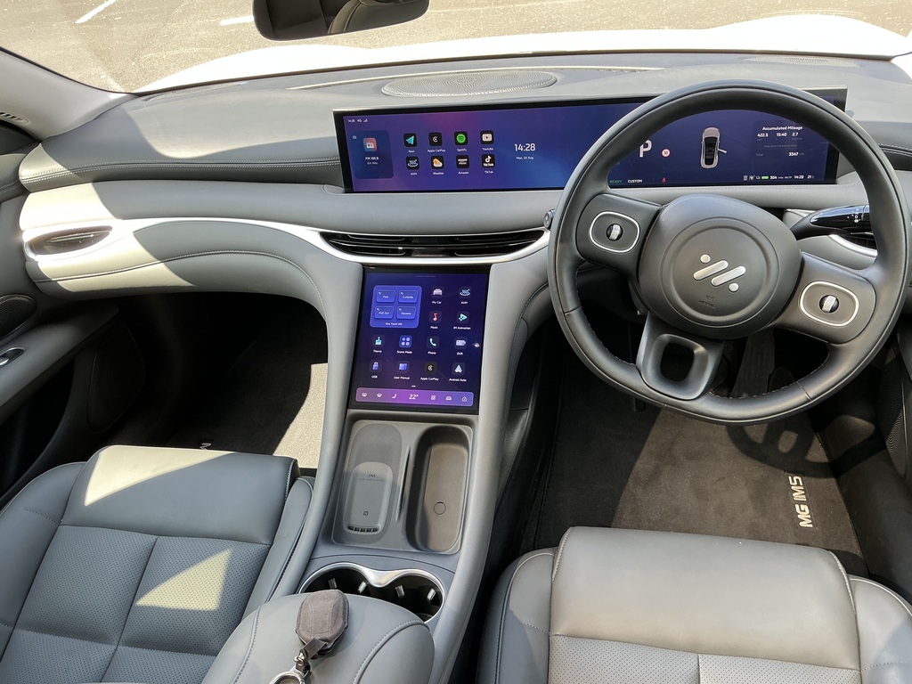 MG IM5 553Kw Performance 100Kwh DF26XXT White #6