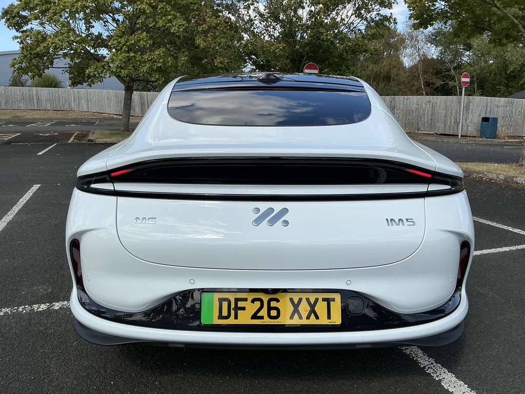 MG IM5 553Kw Performance 100Kwh DF26XXT White #3