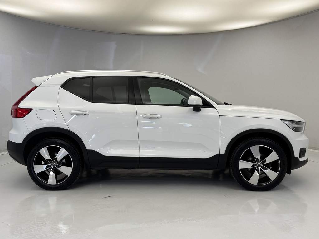 Volvo XC40 1.5 T3 Momentum Pro White #2