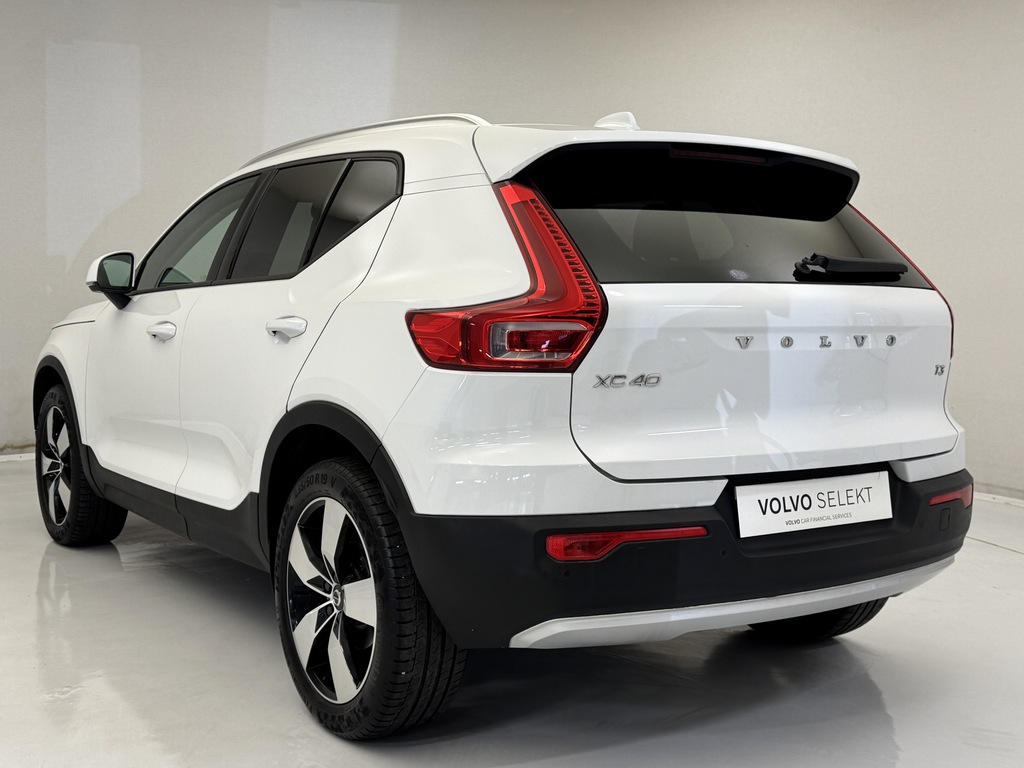 Volvo XC40 1.5 T3 Momentum Pro White #6