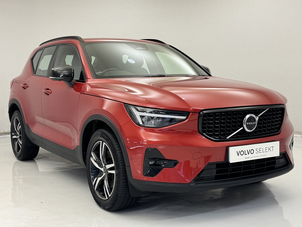 Volvo XC40 2.0 B3p Plus Dark Red