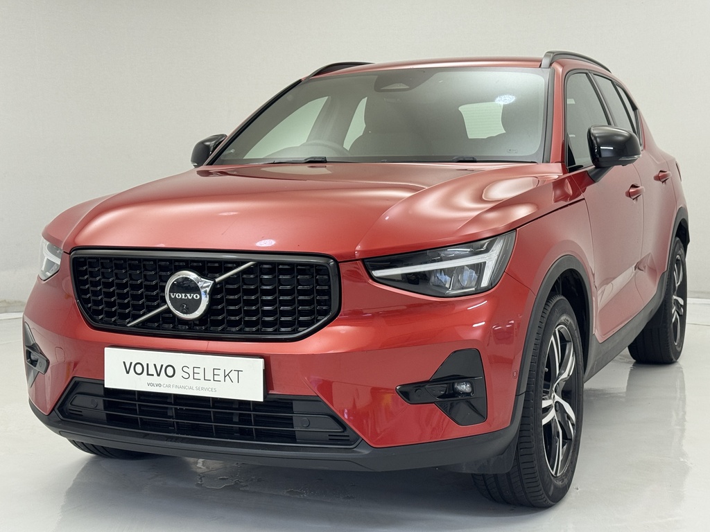 Volvo XC40 2.0 B3p Plus Dark Red #5