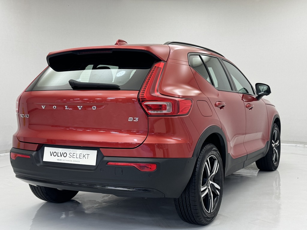 Volvo XC40 2.0 B3p Plus Dark Red #3