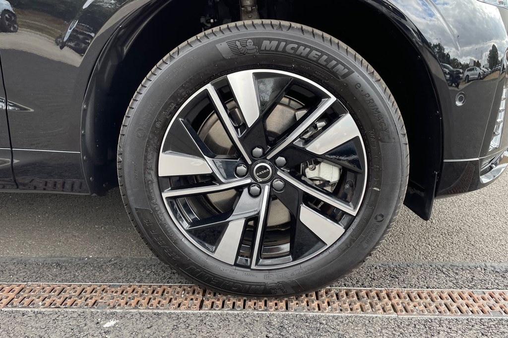 Volvo XC60 Plus Black #5