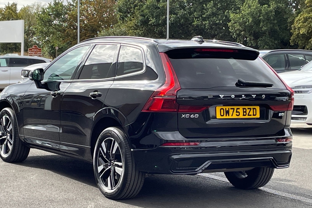 Volvo XC60 Plus Black #3