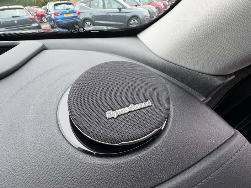 Geely Starray 1.5 Em-i Max White #9