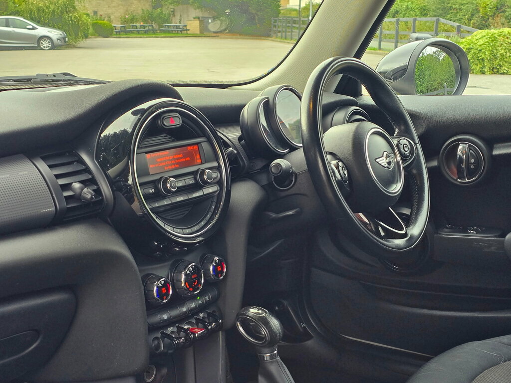 Mini Hatch 1.5 Cooper D Hatchback Euro 6 Ss AP14SNF White #2