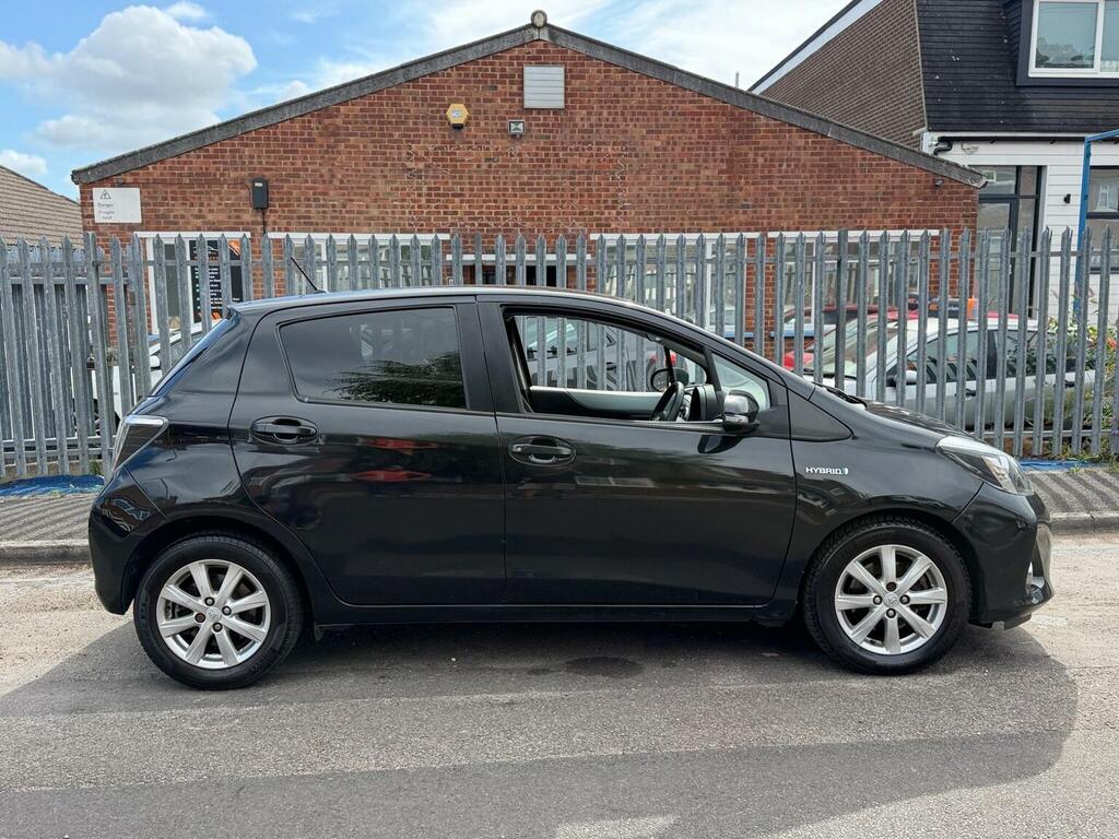 Toyota Yaris 1.5 Vvt-h Icon Plus Cvt Euro 5 Black #4