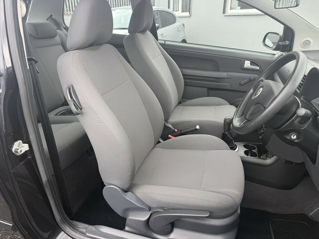 Volkswagen Fox Hatchback 1.4 16V 2010 Black #3