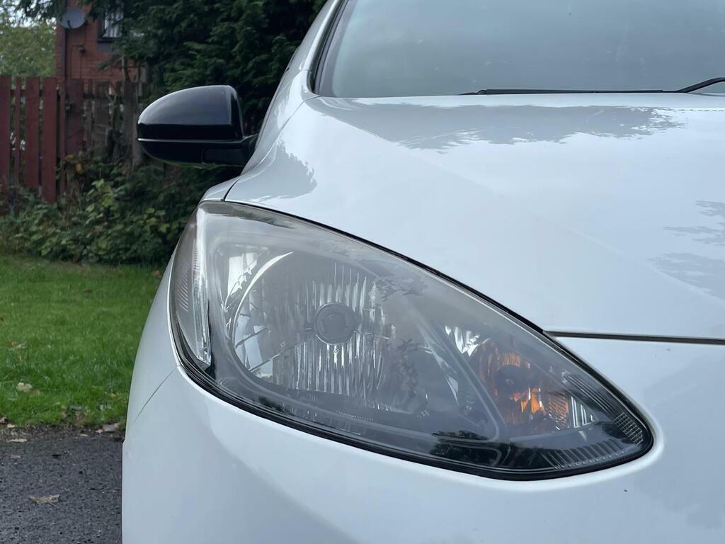 Mazda 2 Hatchback White #12