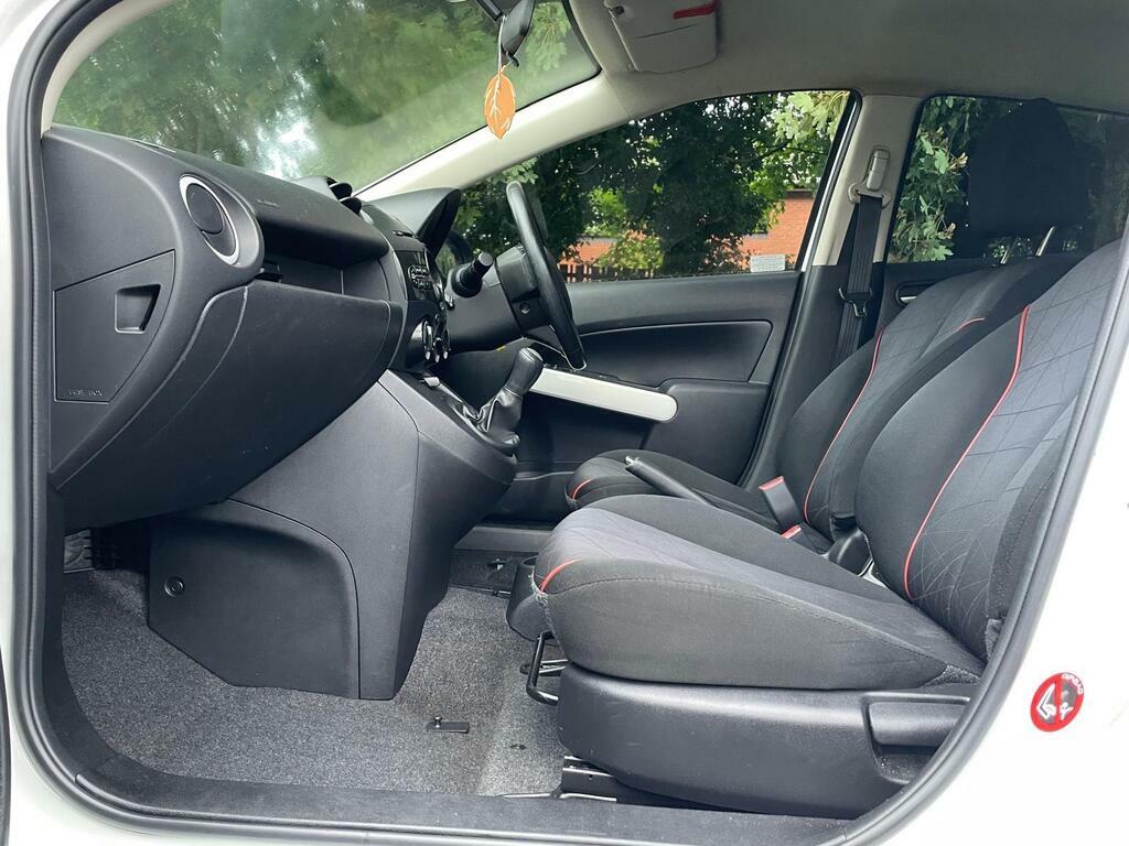 Mazda 2 Hatchback White #32