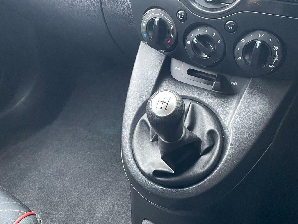 Mazda 2 Hatchback White #27