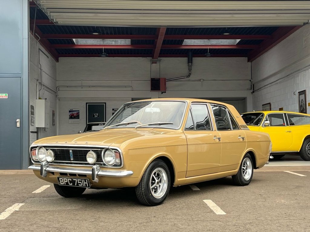 Ford Cortina Saloon Gold #5