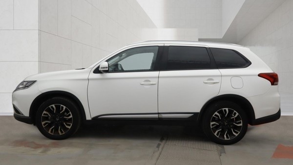 Mitsubishi Outlander Di-d 2 YN17FMY White #4