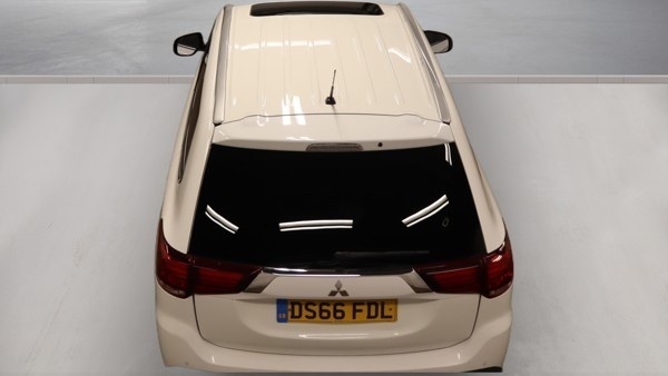 Mitsubishi Outlander Di-d Gx 4 White #4