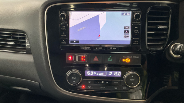 Mitsubishi Outlander Di-d Gx 4 White #2