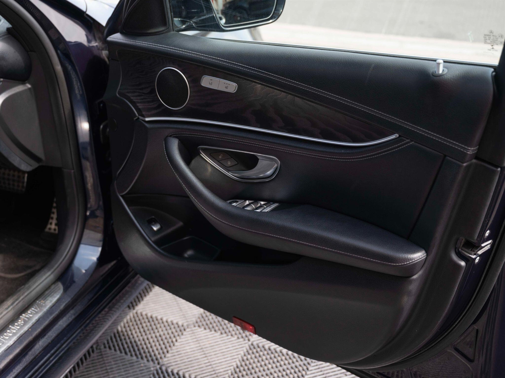 Mercedes-Benz E Class E 220 D Black #9