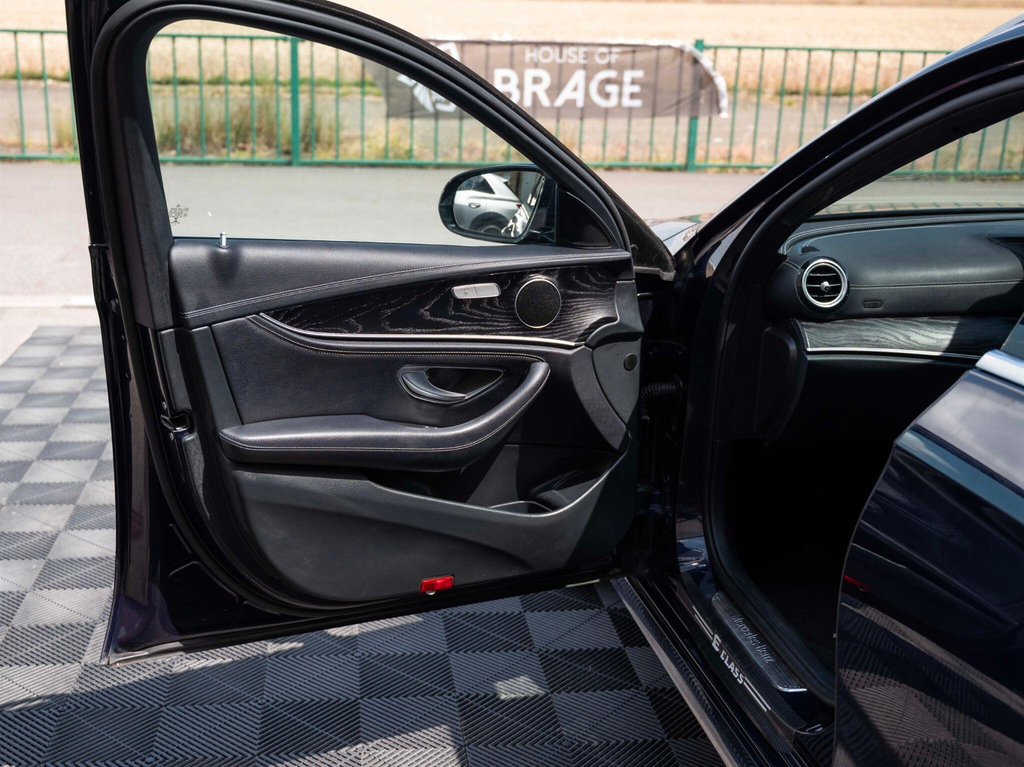 Mercedes-Benz E Class E 220 D Black #23